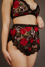 Load image into Gallery viewer, Roses High-Waisted Short