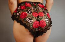 Load image into Gallery viewer, Roses High-Waisted Short